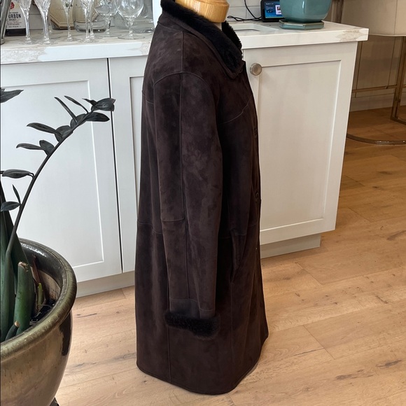 Women's Danier Chocolate Brown Shearing full length below the knee button frCoat - Picture 5 of 12